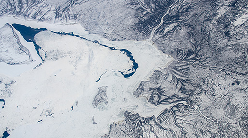 Spatial uncertainty quantification of extreme cold temperature return periods in Quebec using multivariate turning bands simulation